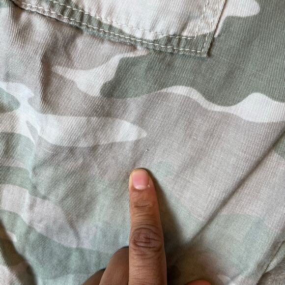 Mother The Shaker Chop Crop Fray Desert Print Green Camo Size 26 - Picture 7 of 10